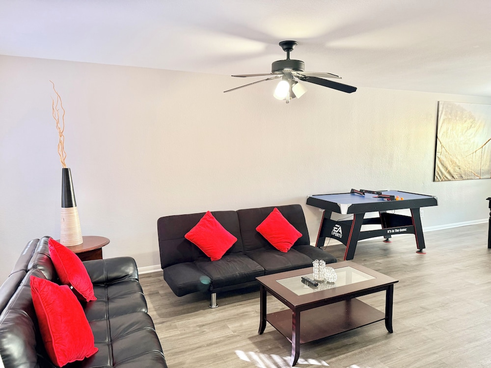 Family Retreat Near Kalahari-Sleeps 11