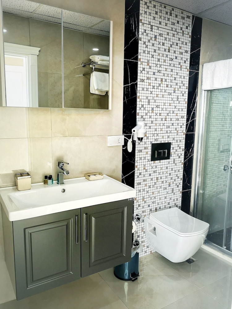 Cape Palace Otel - Image 40