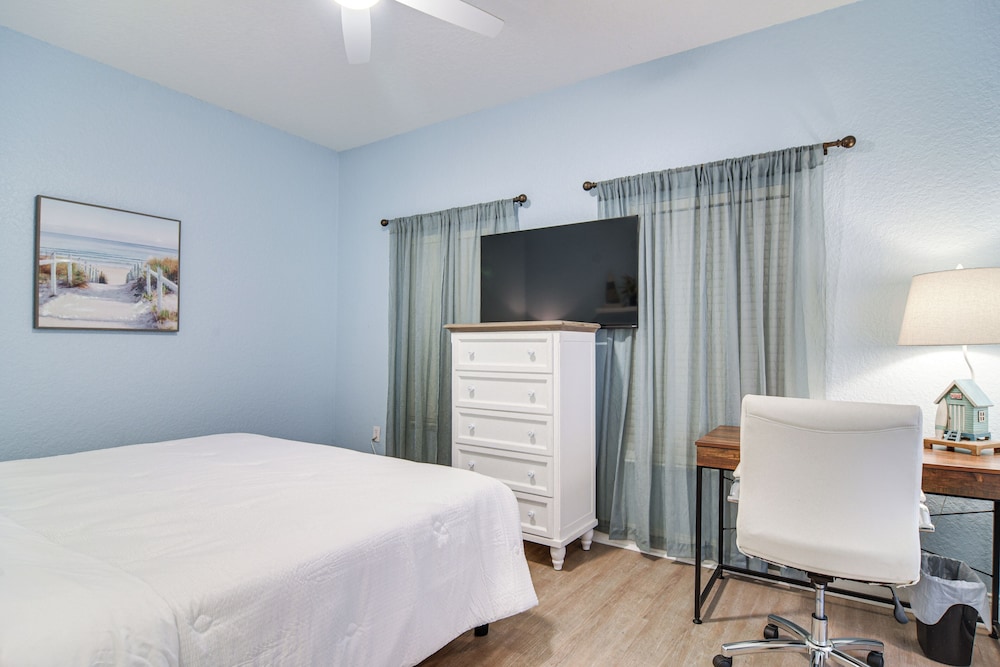 Treasure Island Condo: Gulf-view Balcony