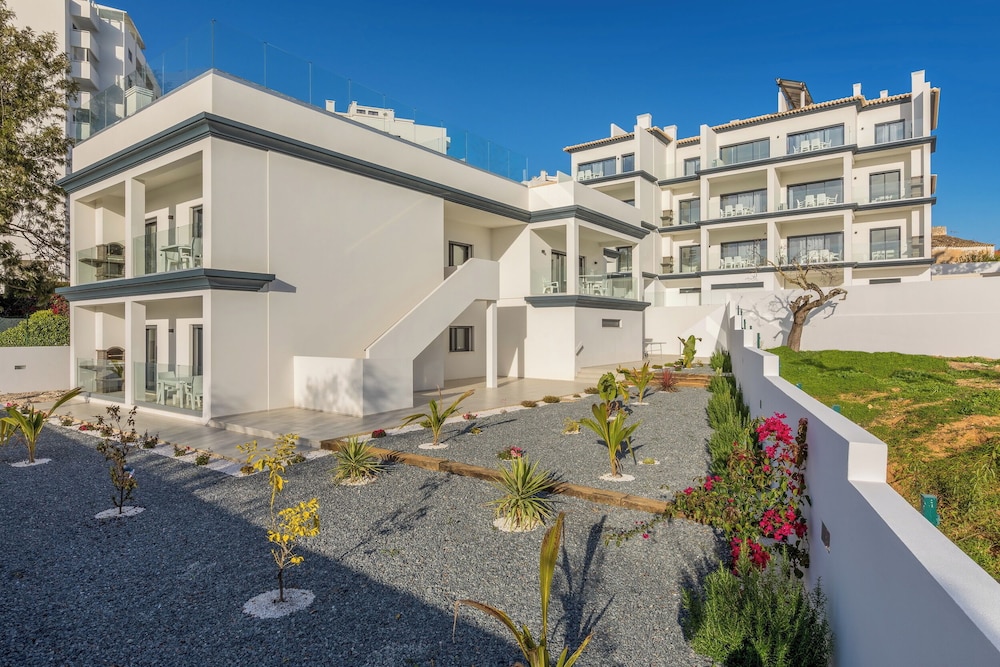 Correeira Luxury Residence T2 J - Albufeira, Pools, Wifi, Bbq, Beach