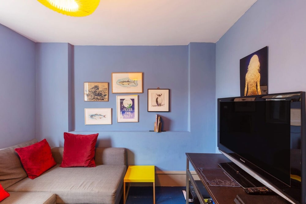 Lovely 4 Bedroom House near Portobello