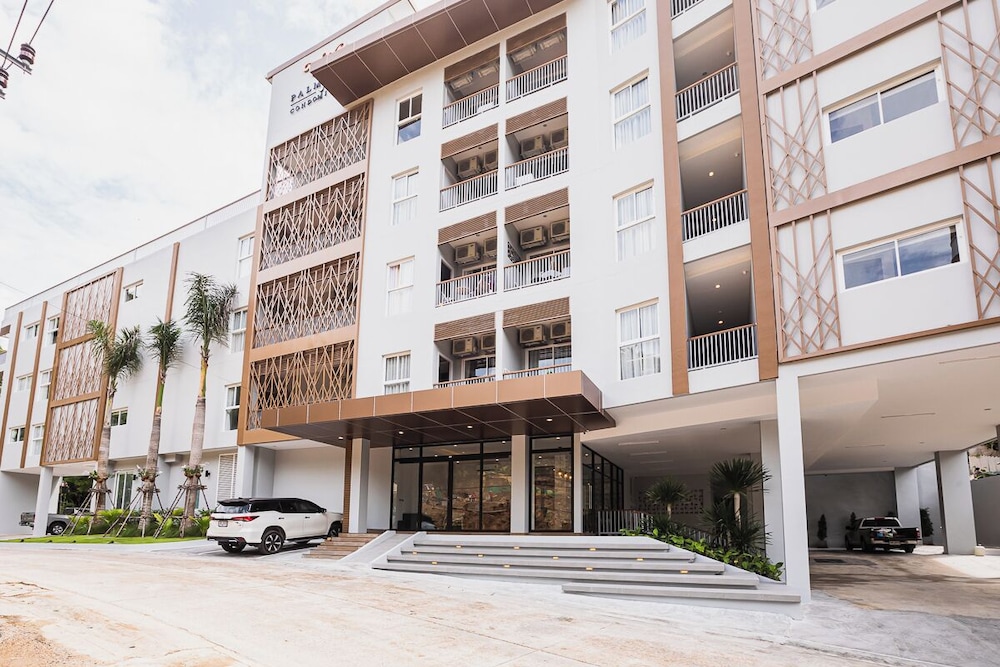 Apartment at Palmetto Condo by Lofty