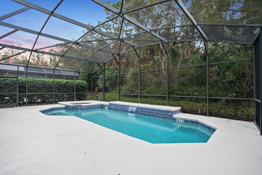 Dazzling 7BR Villa with Pool & Game Room