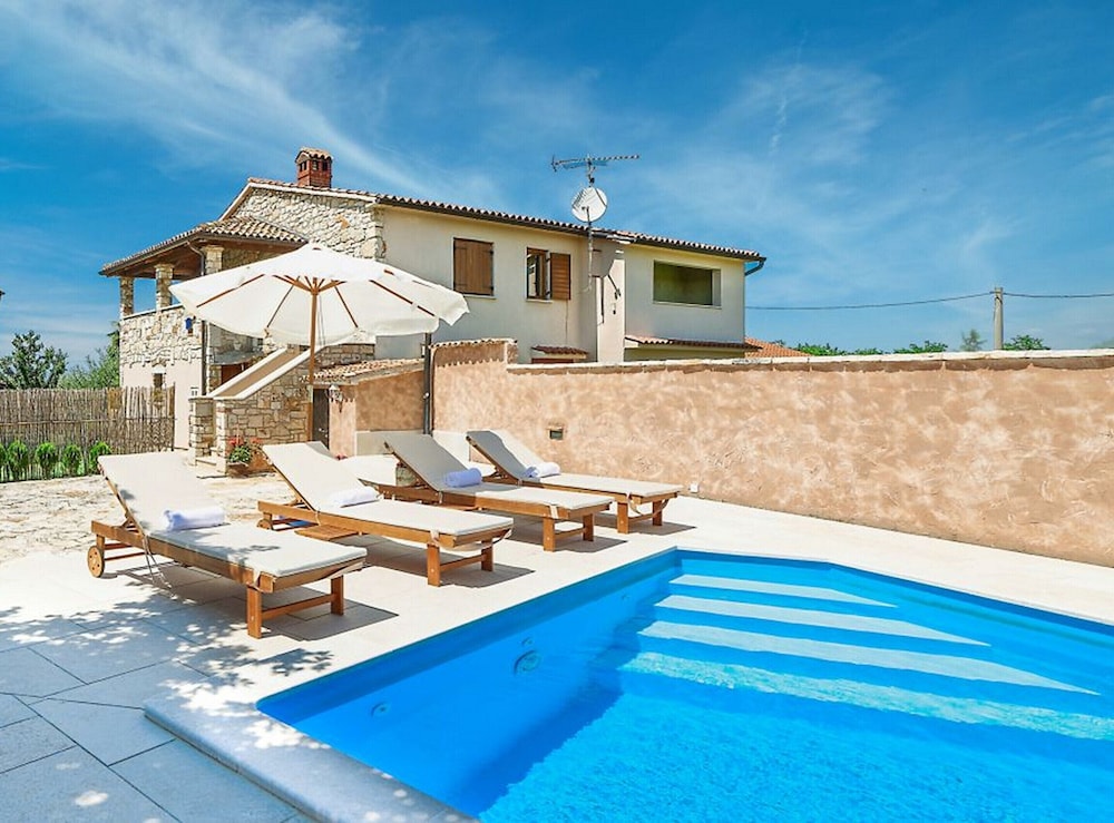 Charming Holiday Home With Garden