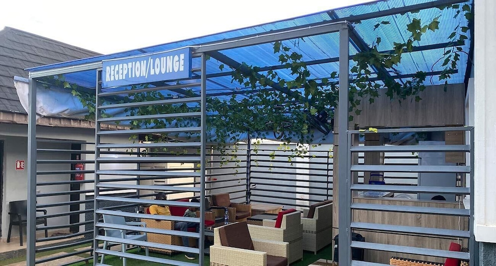 Geoworld Apartments & Suites