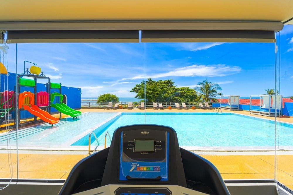 Beachfront Studio Condo-Seaview BW1