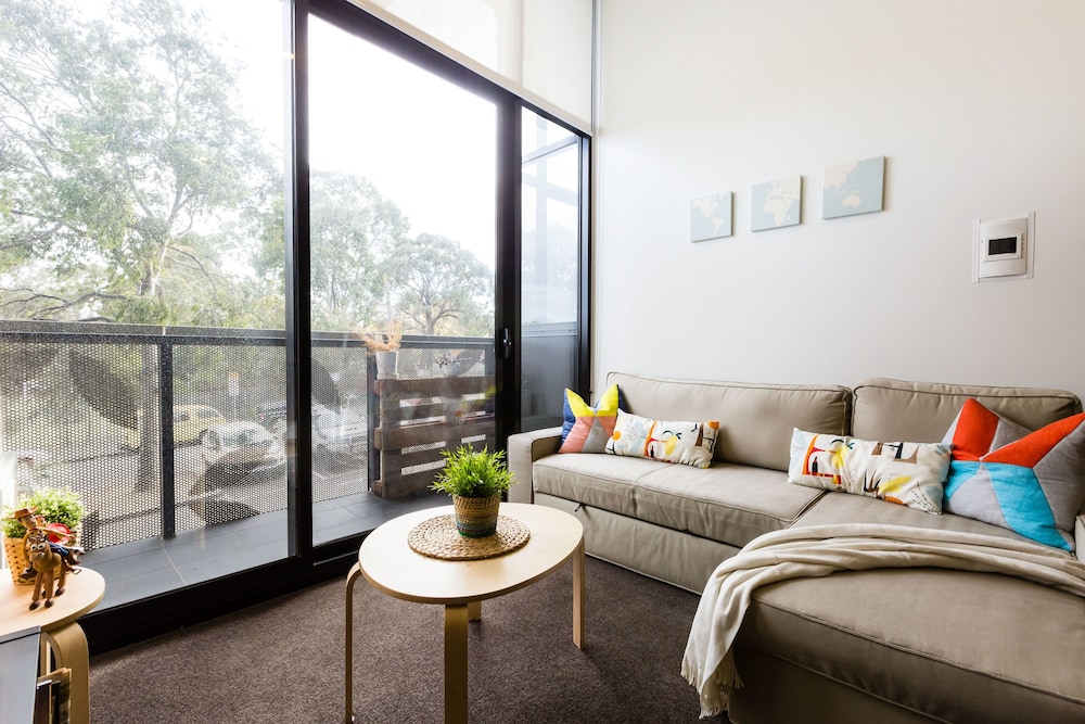 GEORGE, 1BDR North Melbourne Apartment