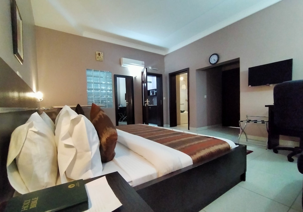 Sheer Luxury Apartments & Suites