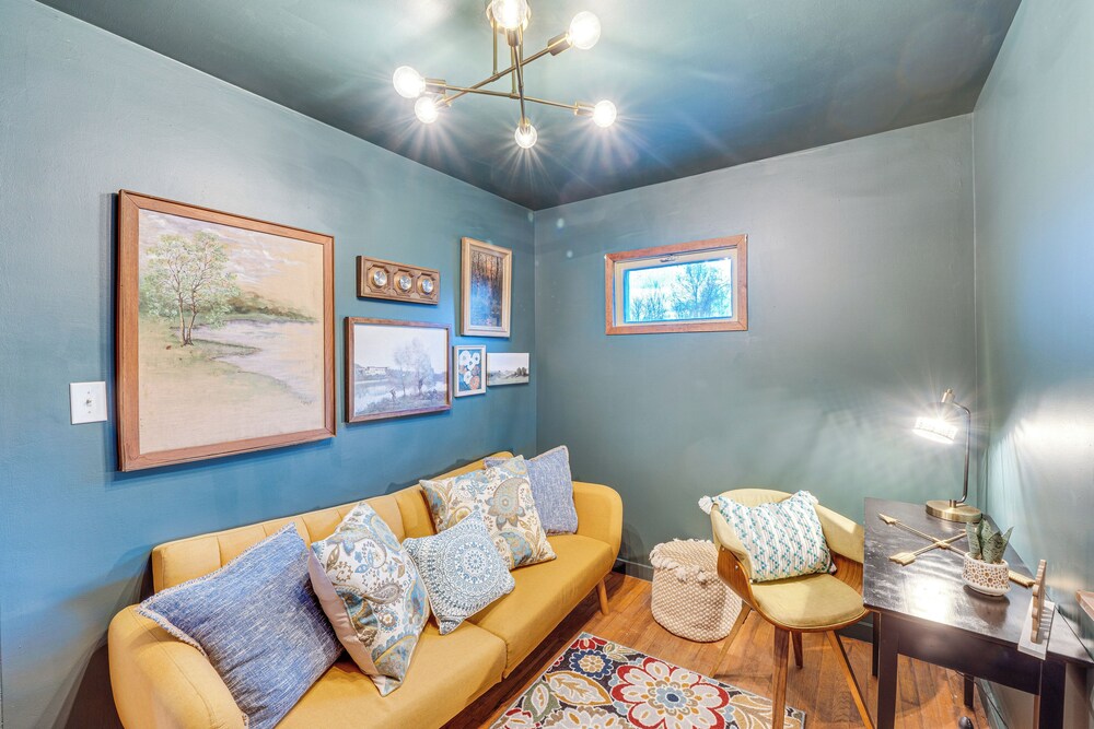 Charming Gardiner Home w/ Yard & Sunroom