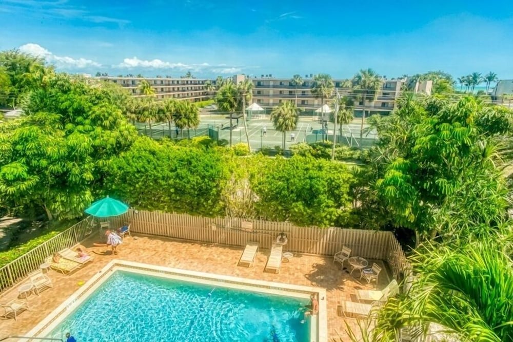 Sandpebble 3f 2 Bedroom Condo