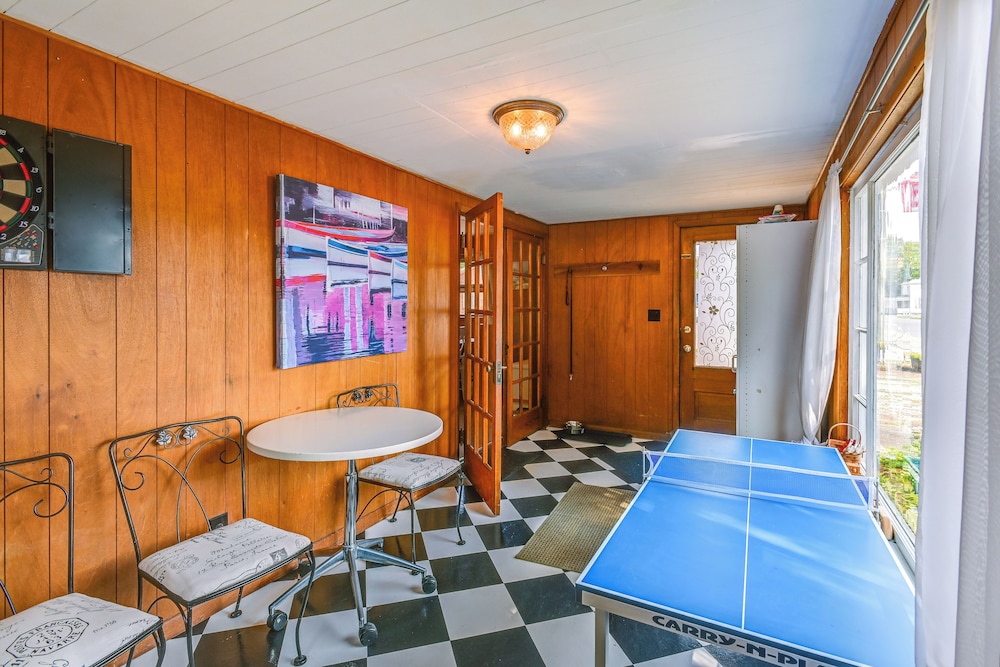 Boat & Unwind! Charming Atwood Lake Farmhouse