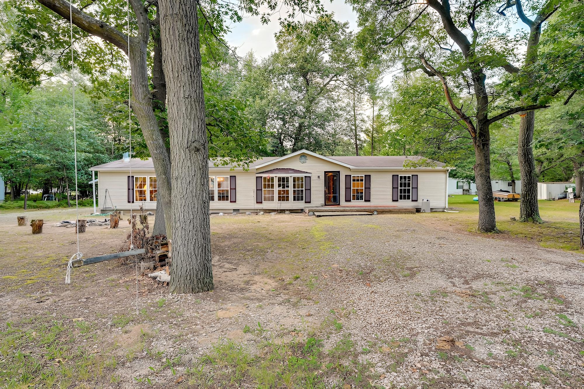 Caseville Home: Walk to Beach on Lake Huron! view 2