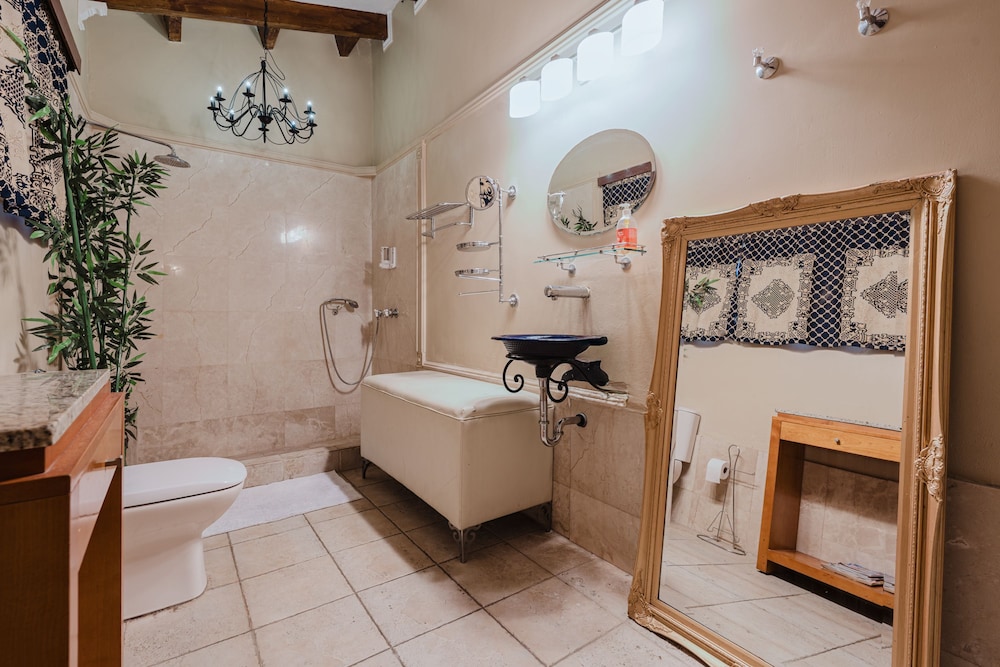 House of Mosaic Aruba - Unique Experience