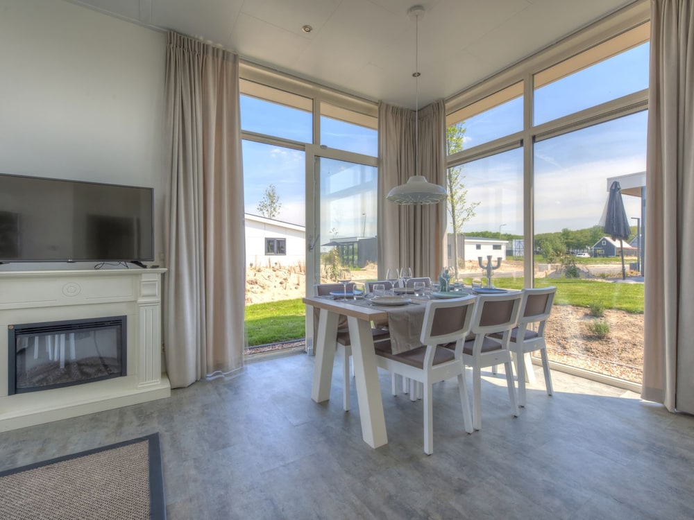 Modern Chalet With Combi Microwave, Near Rockanje