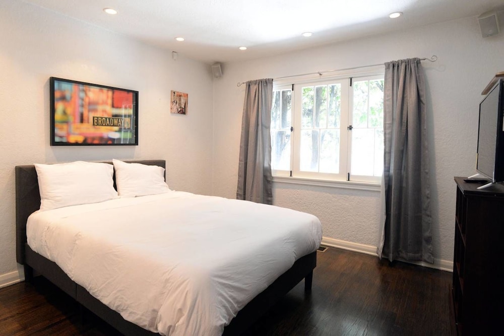 Ethnic Vibes in Weho Melrose - Walk To Everywhere