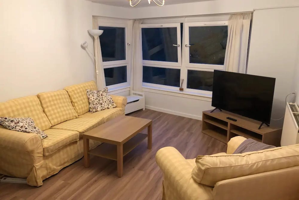 Inviting 1BD Flat in Edinburgh view 2