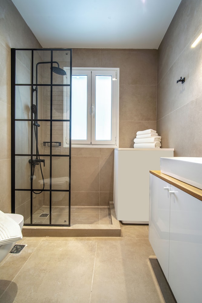 Superb flat in historic centre of Athens