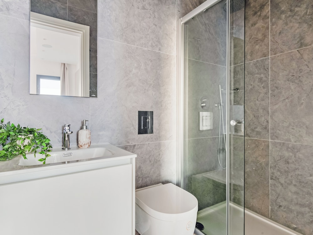 Sanders Crystal 2 Limassol