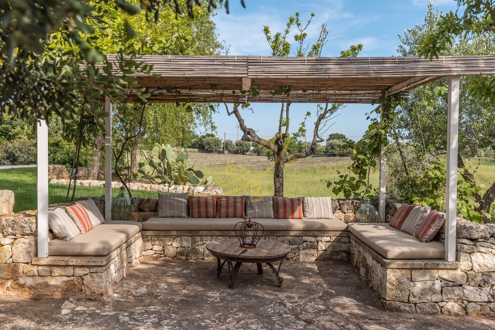 TD Trulli Vittoriani Charme and Pure Nature w Pool