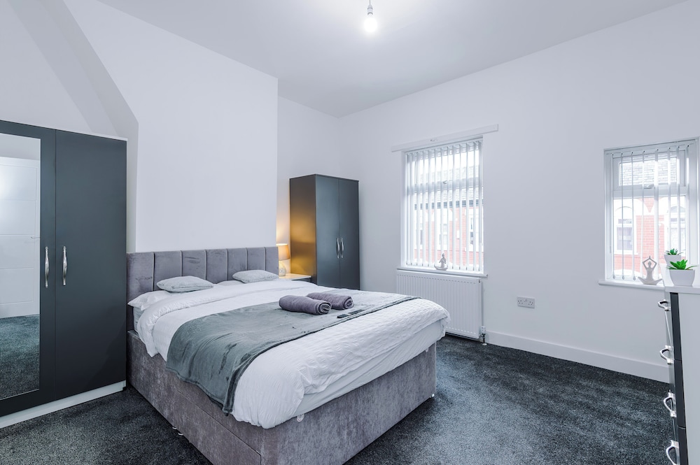 Cosy 2 bed house - 15 minutes from City