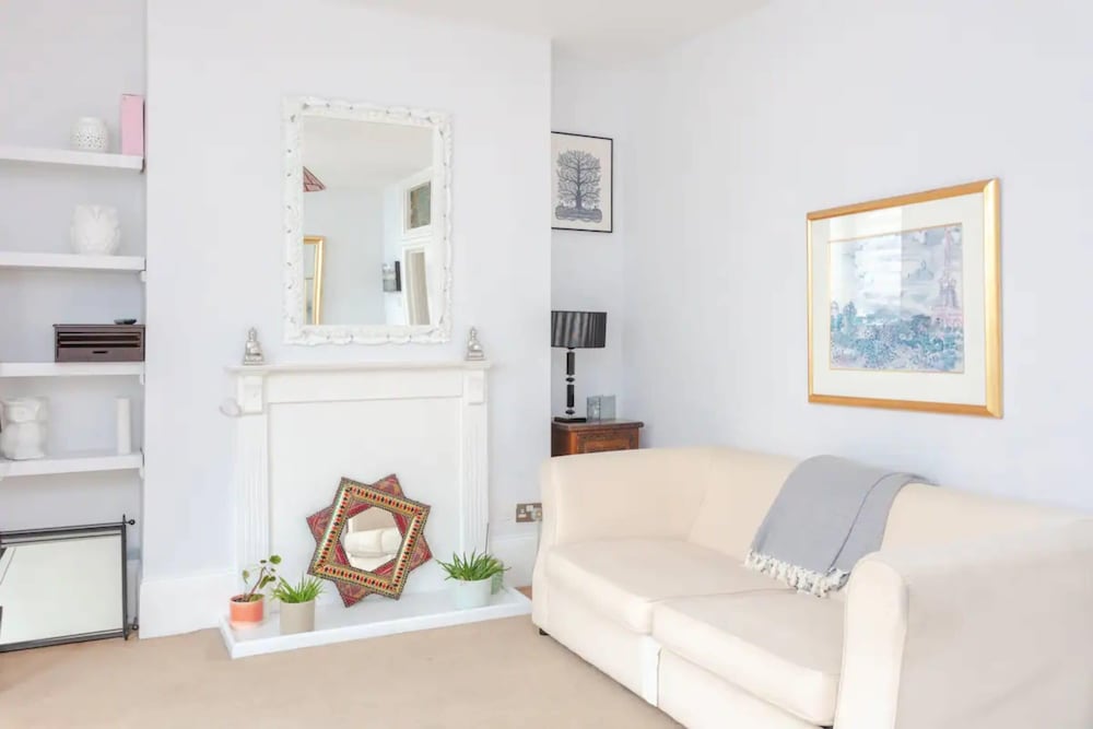 Cheerful 1 Bedroom Apartment in Vibrant Maida Vale