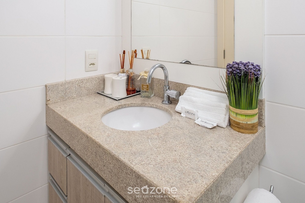 Apt W/balcony 350m From Beach - Ingleses Ira204