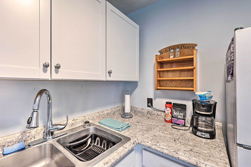 Peaceful Roan Mountain Escape: On-site Creek! view 5