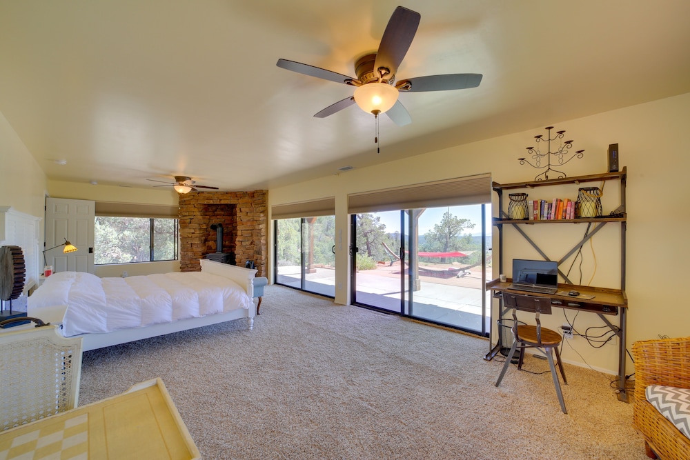 Payson Vacations - Cozy Pine Getaway w/ Fireplace  Mountain Views! - Property Image 5