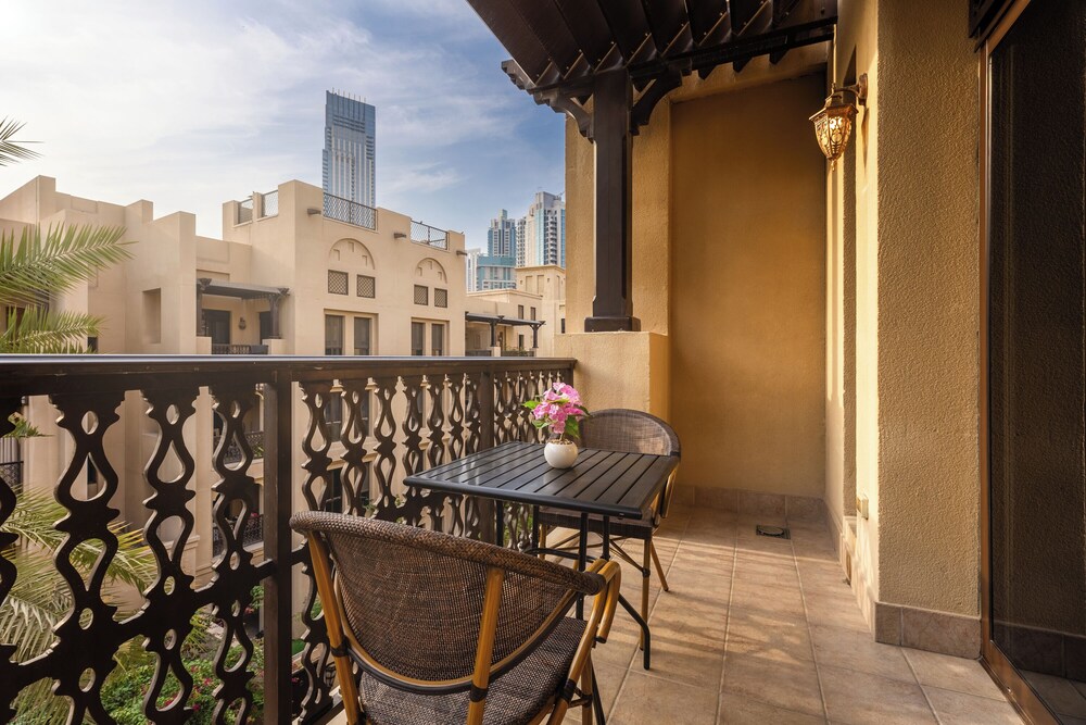 Maison Privee - Stylish & Spacious Apartment in Downtown Dubai