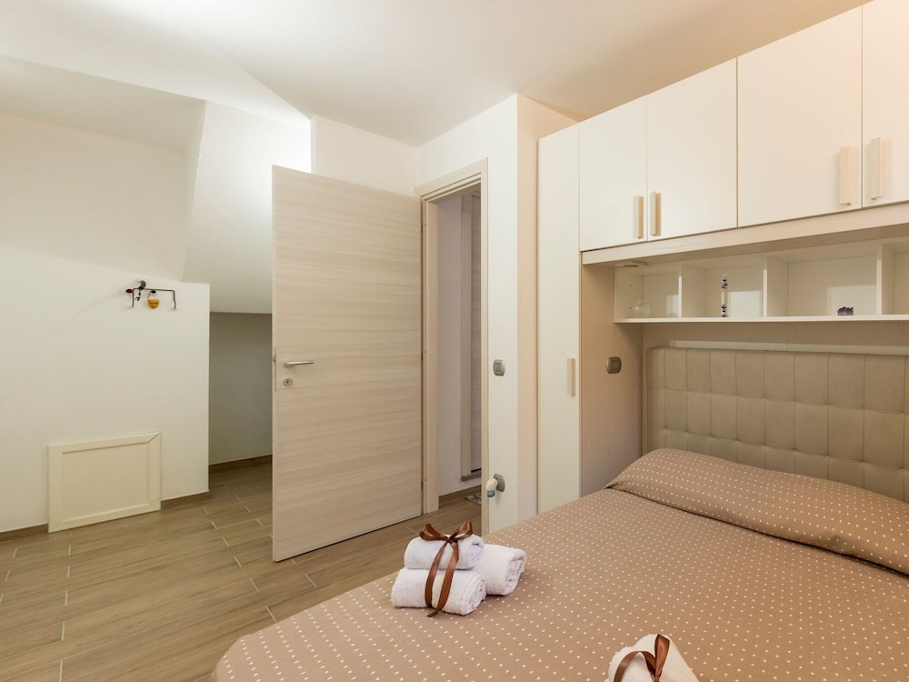 Apartment With Exclusive Swimming Pool view 5