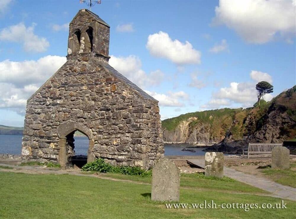 Dinas Island Cottage