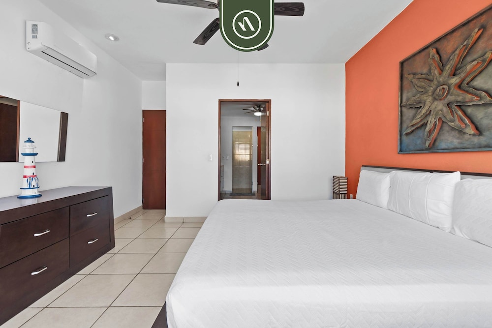 Mexican 2 BR Condo in Hotel Zone - Near the Beach