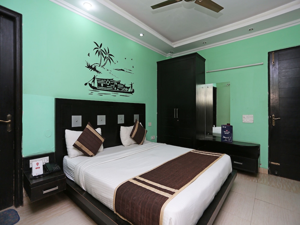OYO 6895 Hotel Cybercity Rooms & Suites