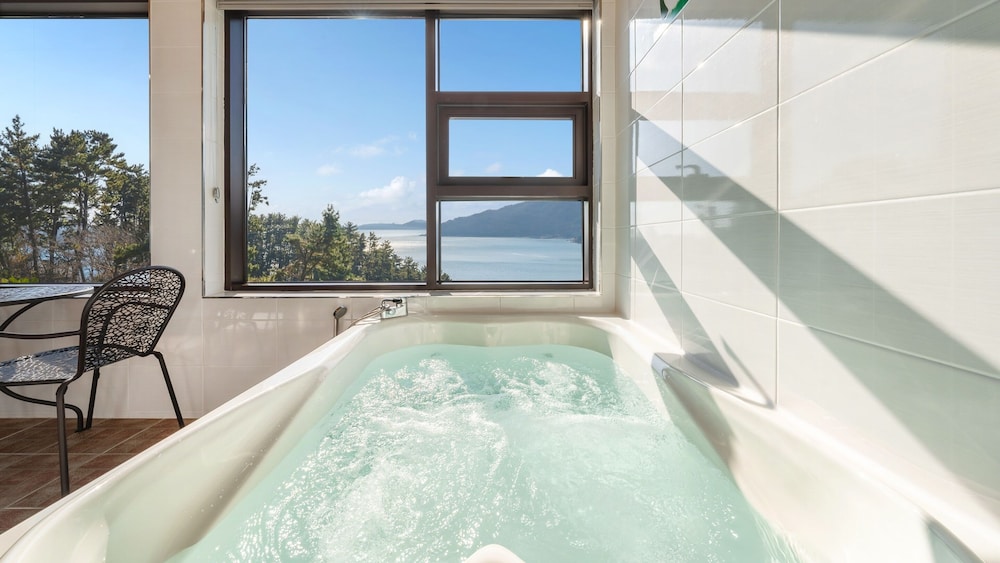Geoje Marine Castle Spa Pension, Geoje - 15