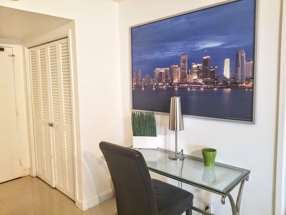 Alexander 617 2 Bedroom Apts by Redawning - Image 4