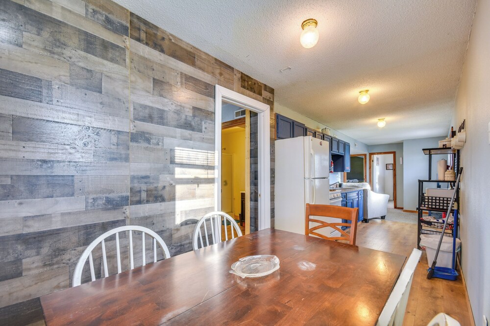 1 Mi to Mark Twain Lake: Cabin w/ Community Pool