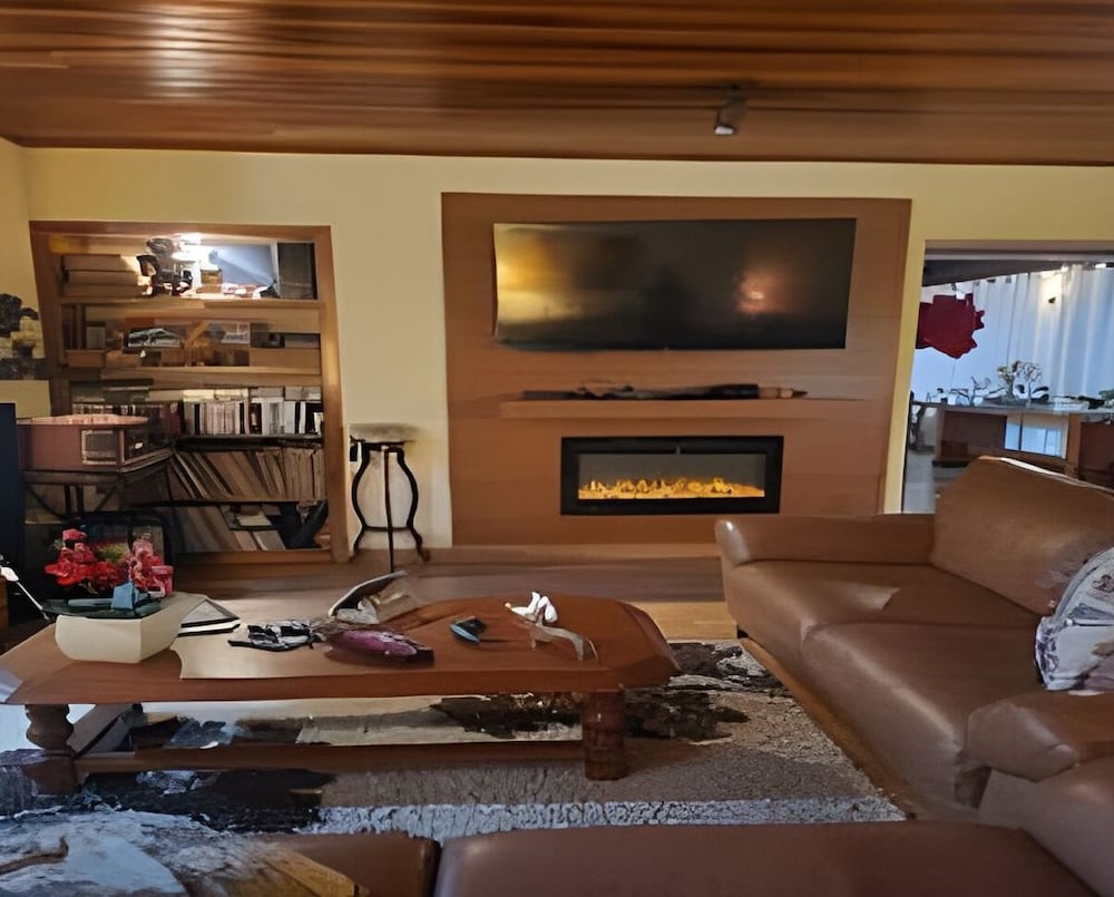 THE WRITERS HOUSE