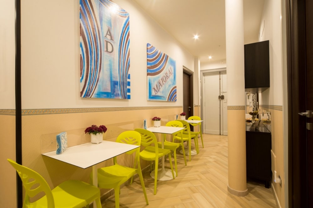 Mikale Rooms