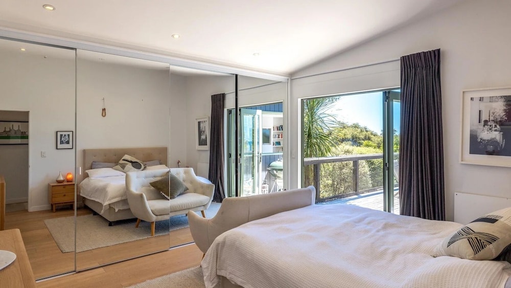 Onetangi Seaview Residence