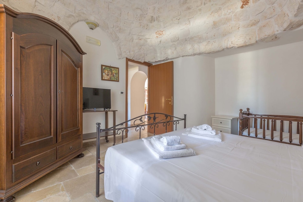 3279 Trullo Due Coni by Barbarhouse view 3