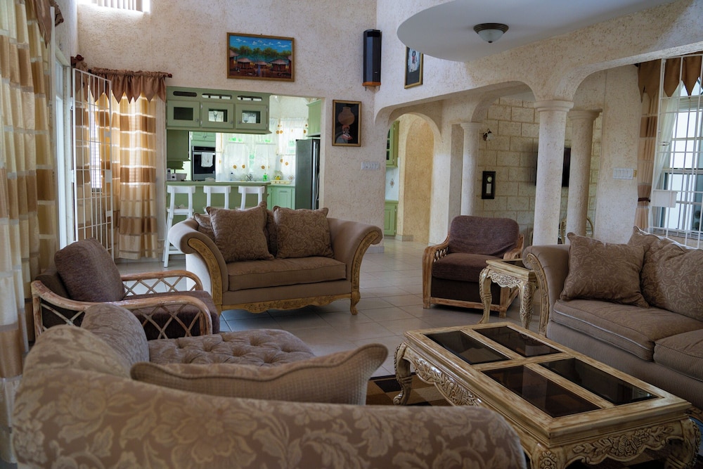 Marzalea 3 bd Villa by Zenbreak