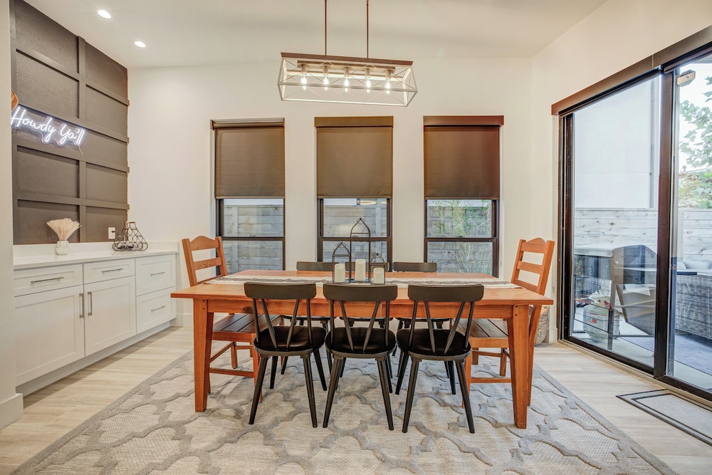 New Build, Private Pool, Near Pearl/riverwalk