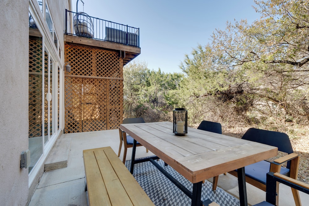 Near Lake Travis & Marina: Modern Austin Getaway!