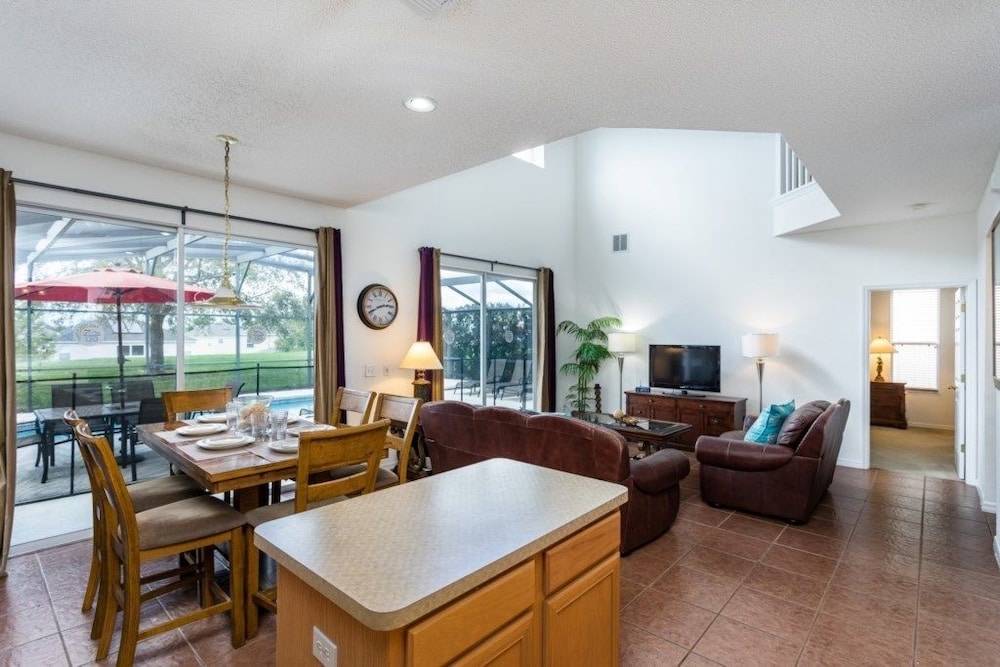 7BR Pool Home Emerald Island by SHV-8409