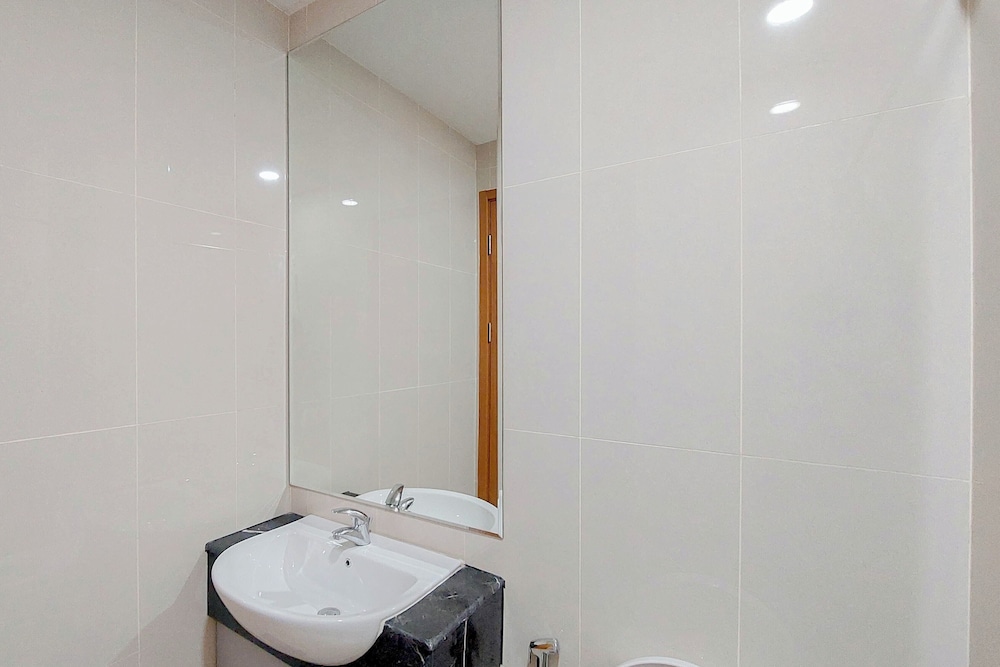 Elegant 2BR Apartment at The Reiz Condominium Medan