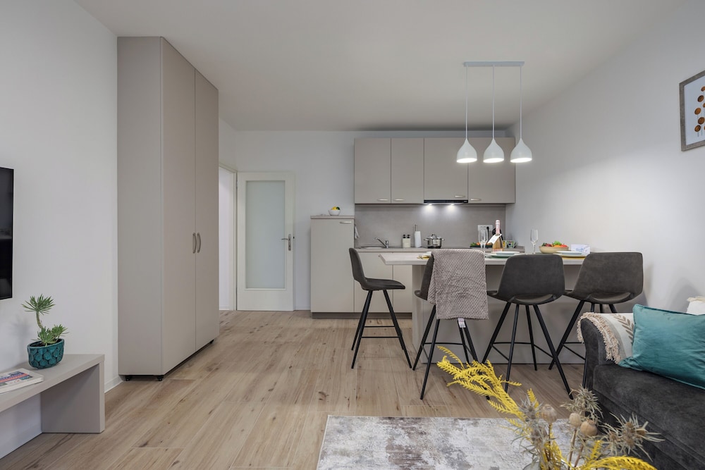 City Apartment Nurli Near Beach