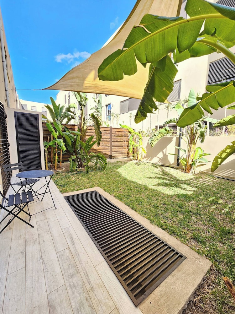 Elegant and Modern Villa V 04