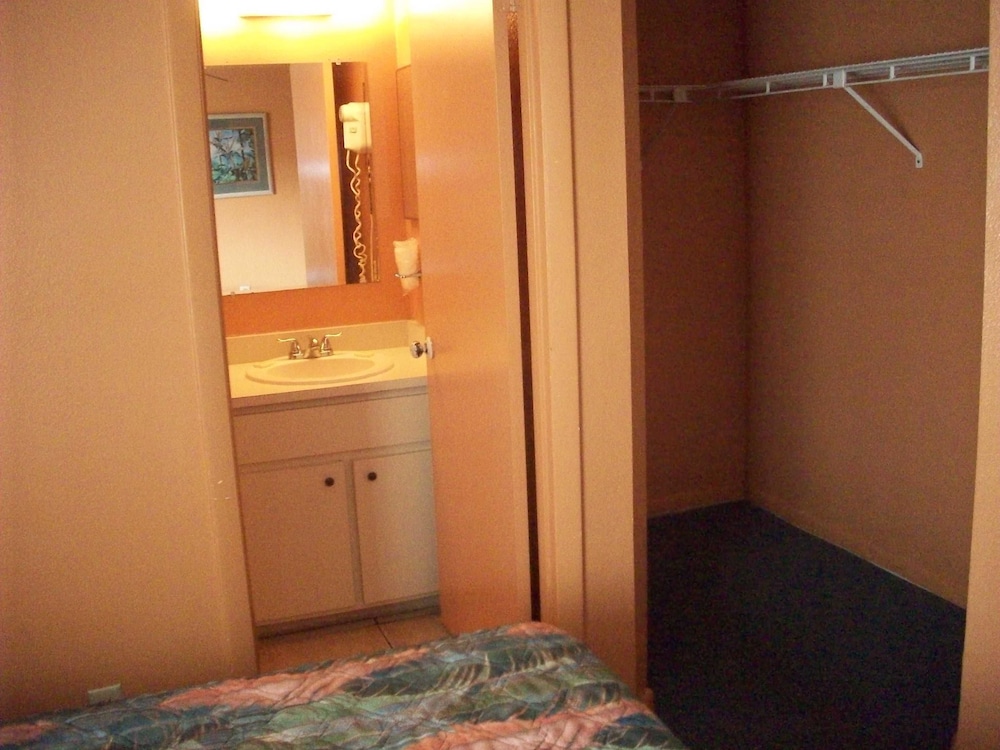 All Suite Motel