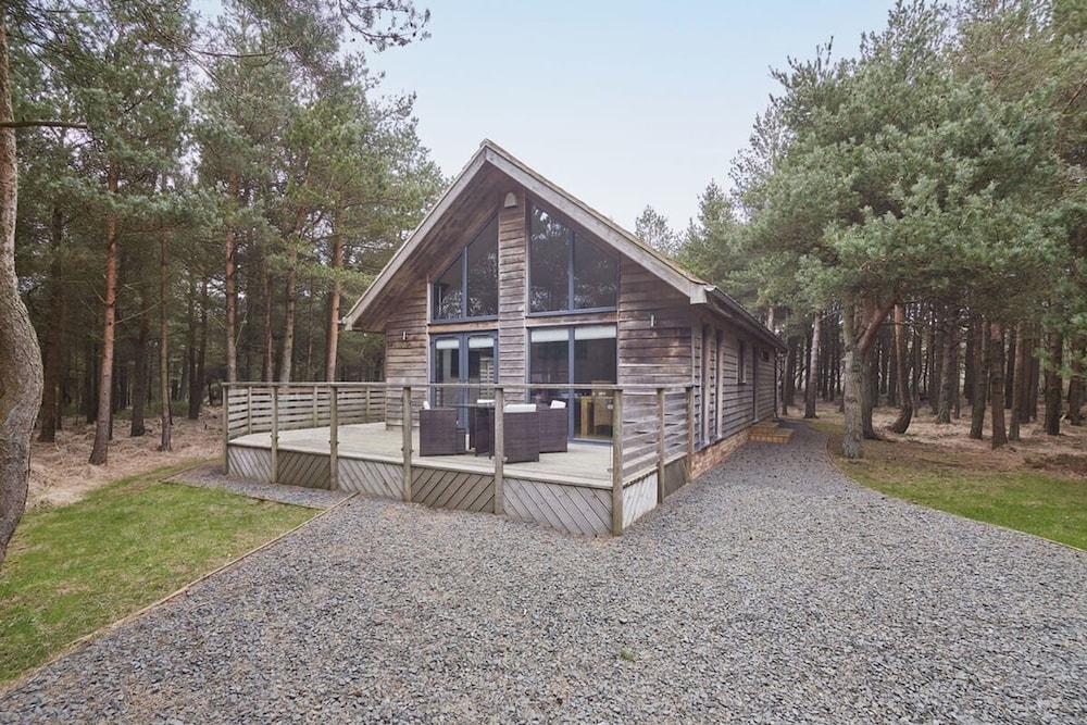 Host Stay Simon Howe Lodge