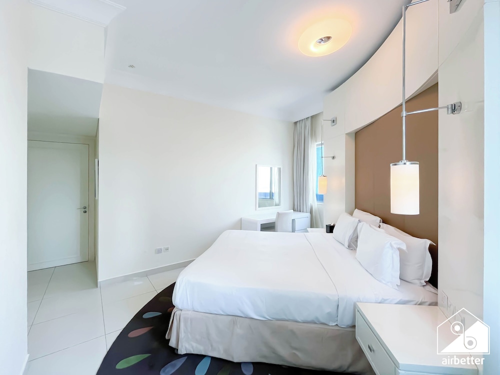 Elegant 2-bed Retreat Stunning Downtown Views